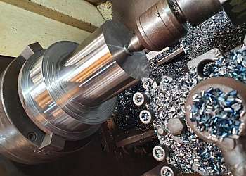 Usinagem de peças em torno mecânico Usinagem de peças em torno mecânico