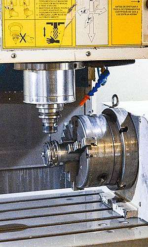 Usinagem em centro de usinagem Usinagem em centro de usinagem